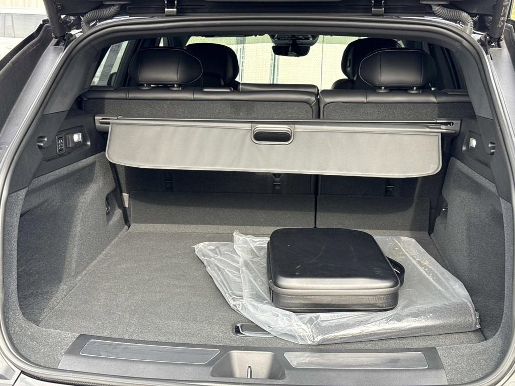 2024 Cadillac LYRIQ Sport 3