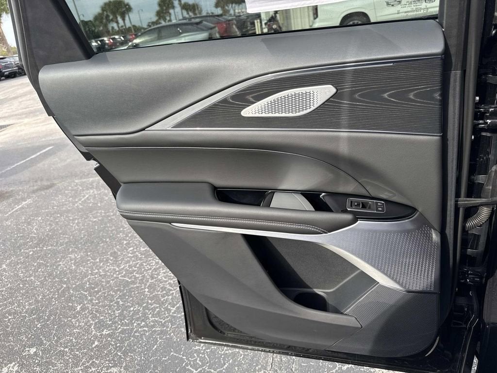 2024 Cadillac LYRIQ Sport 3