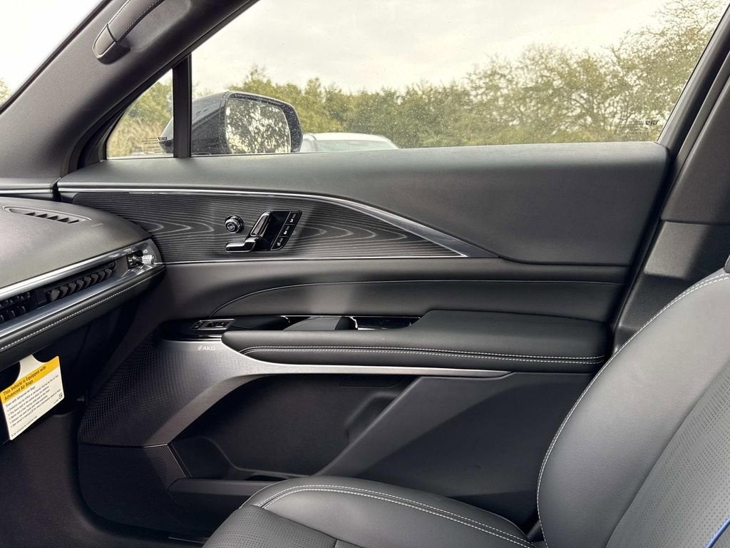 2024 Cadillac LYRIQ Sport 3