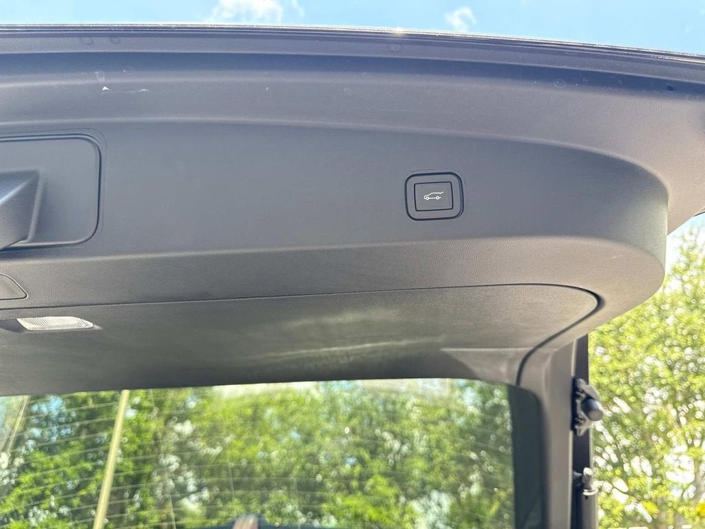 2025 Cadillac LYRIQ Sport 3