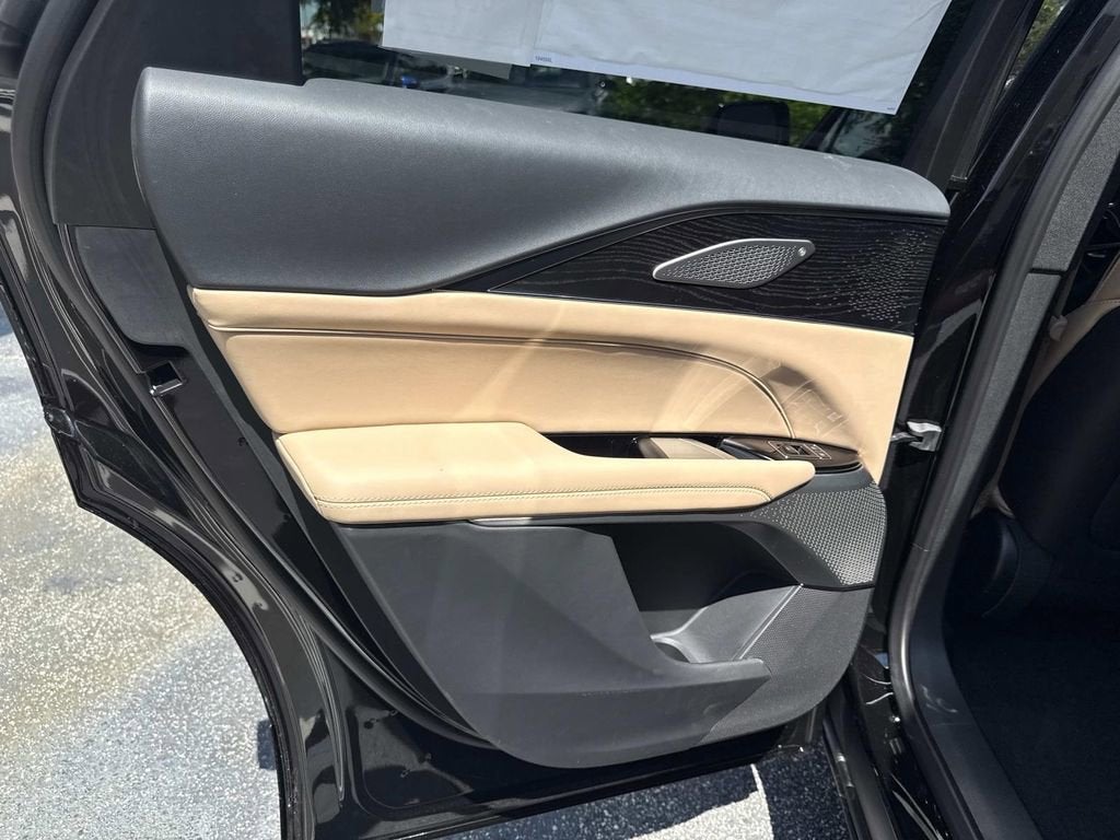 2025 Cadillac LYRIQ Sport 3