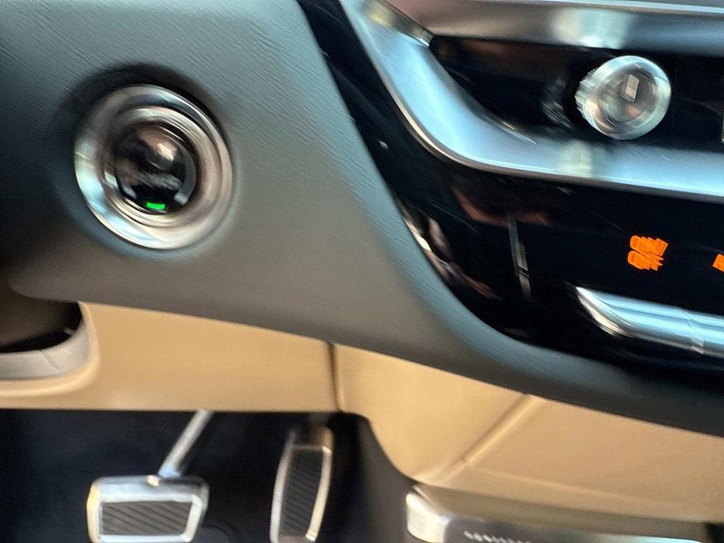 2025 Cadillac LYRIQ Sport 3