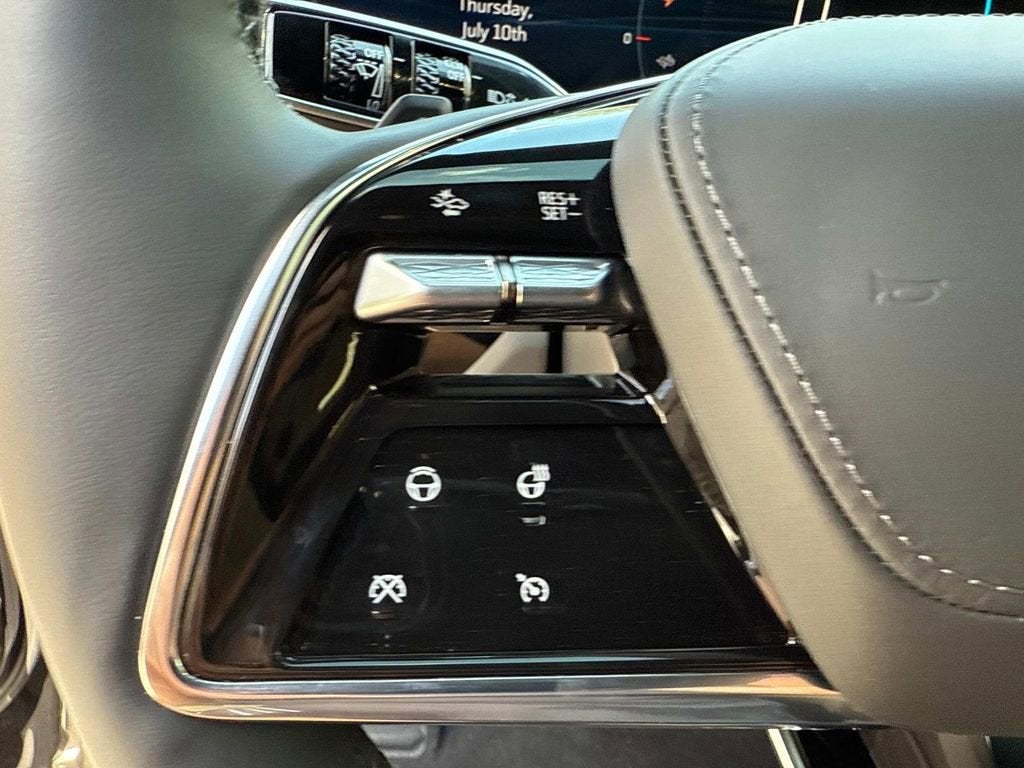 2025 Cadillac LYRIQ Sport 3