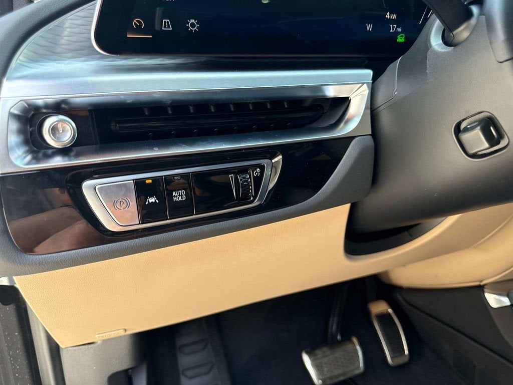 2025 Cadillac LYRIQ Sport 3