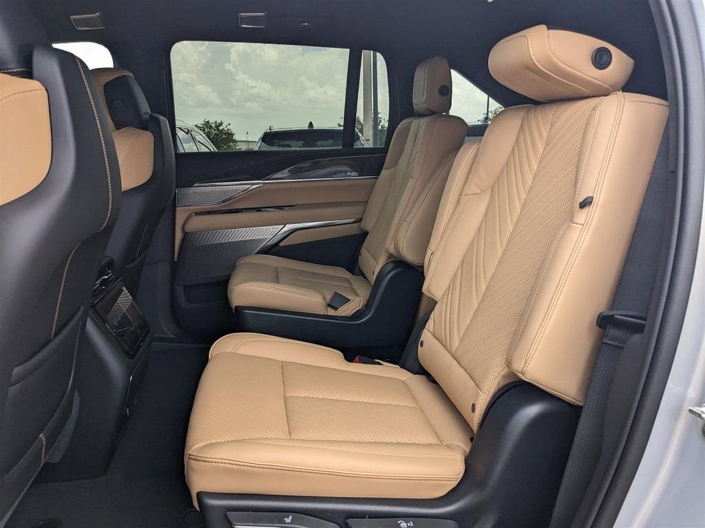 2025 Cadillac ESCALADE IQ Luxury 2