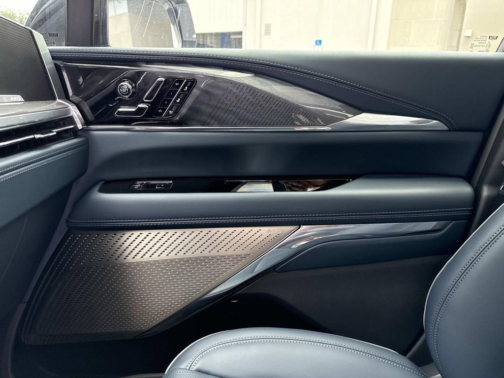 2025 Cadillac ESCALADE IQ Sport 2