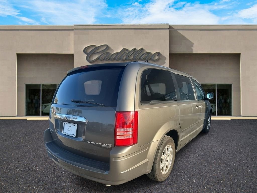 2010 Chrysler Town & Country LX