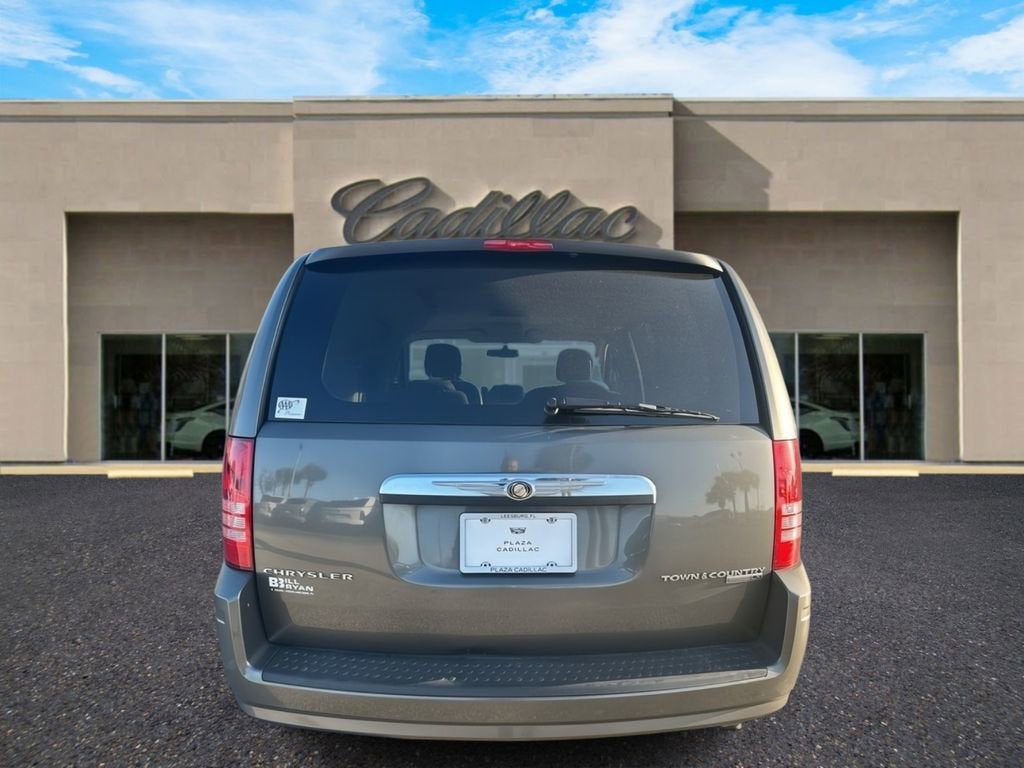 2010 Chrysler Town & Country LX