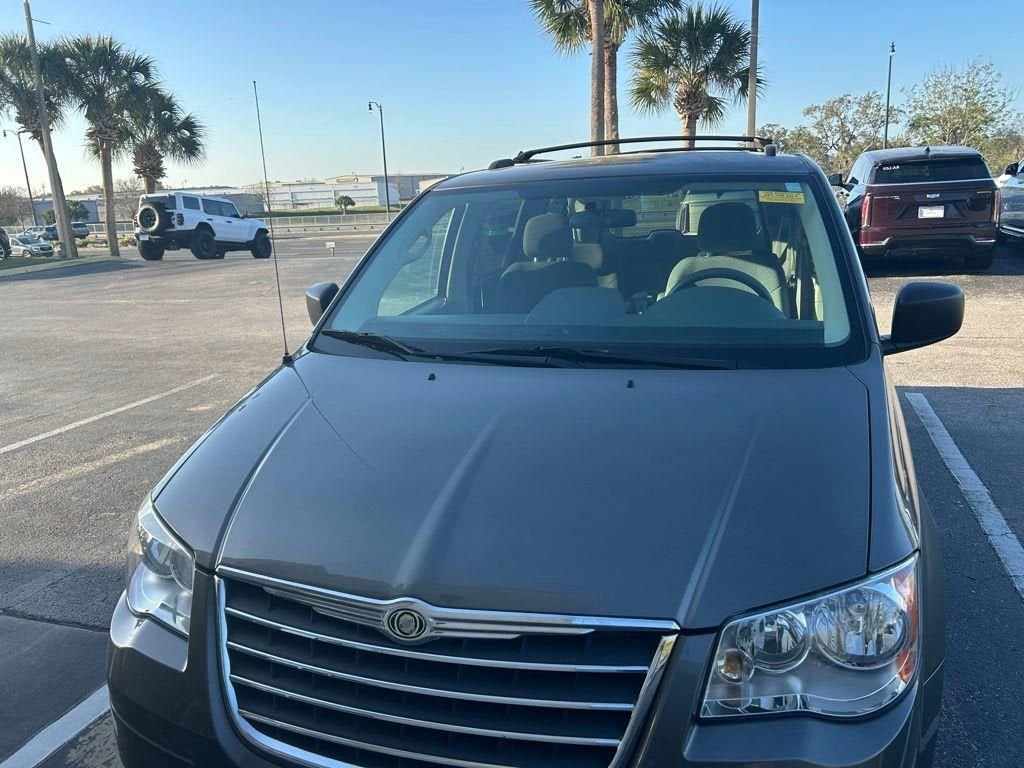 2010 Chrysler Town & Country LX