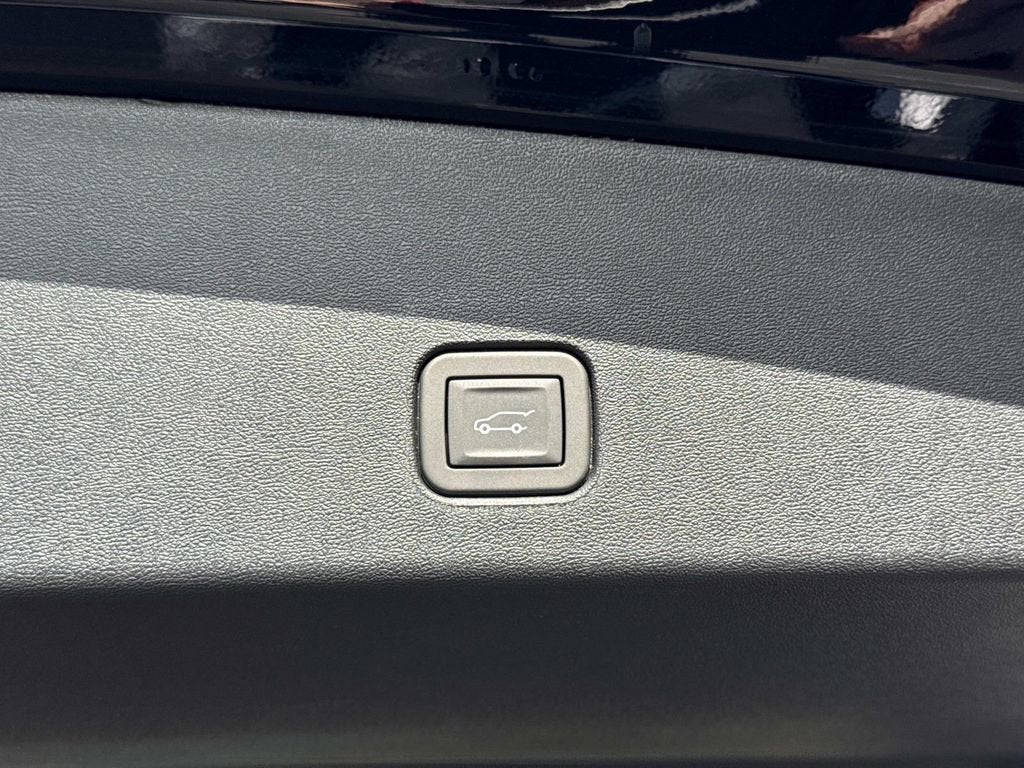 2026 Cadillac OPTIQ Premium Luxury