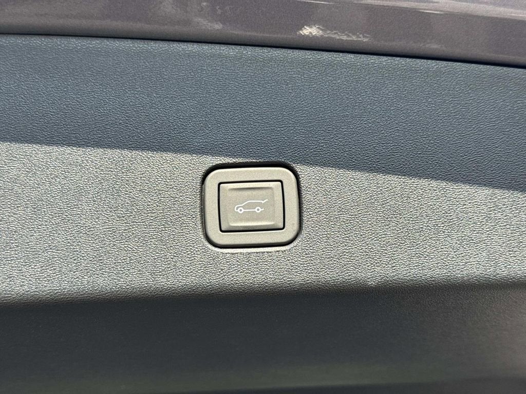 2026 Cadillac OPTIQ Premium Luxury