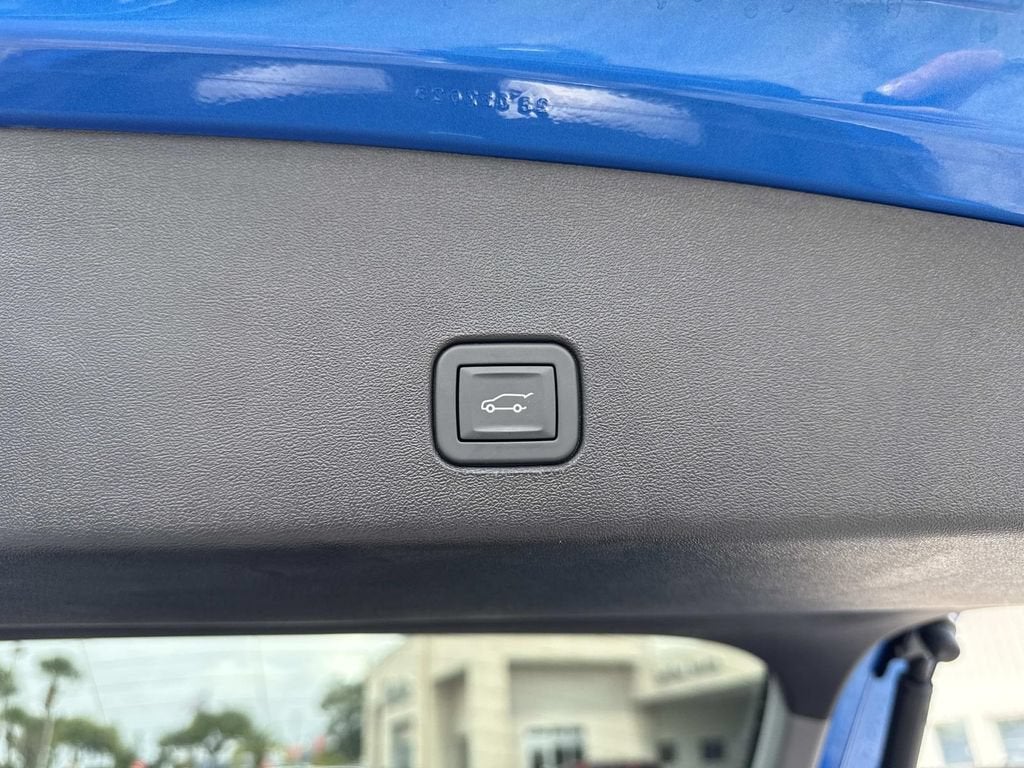 2025 Cadillac OPTIQ Luxury 2
