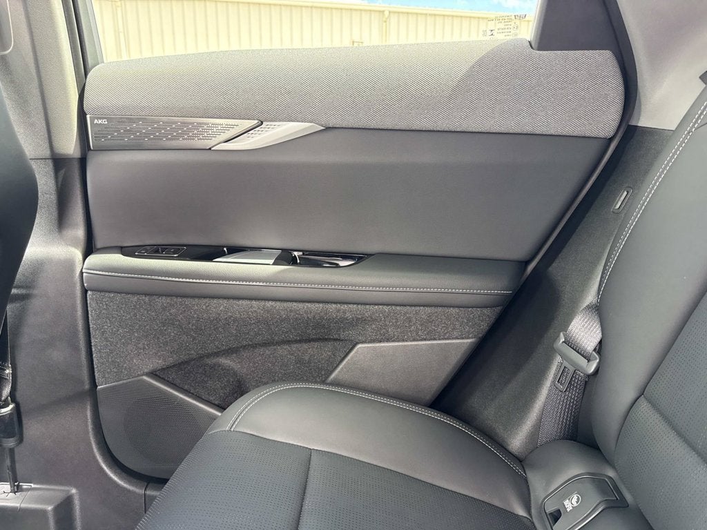 2025 Cadillac OPTIQ Luxury 2