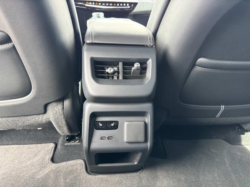 2025 Cadillac OPTIQ Luxury 2