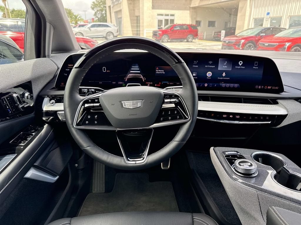 2025 Cadillac OPTIQ Luxury 2