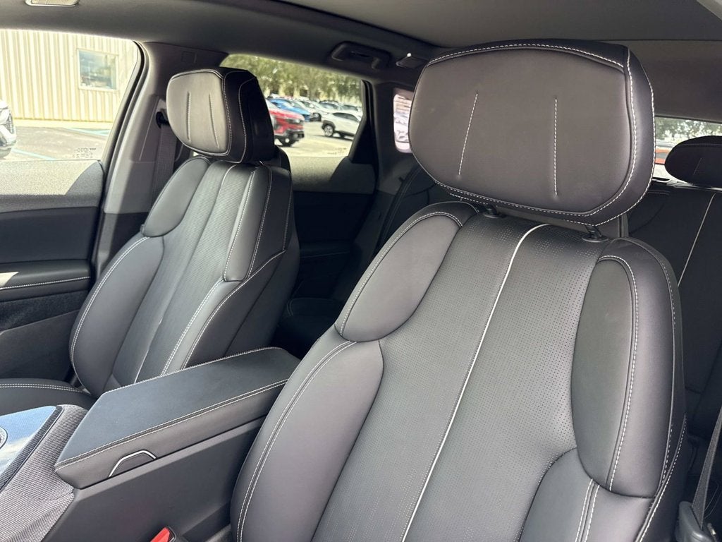 2025 Cadillac OPTIQ Luxury 2
