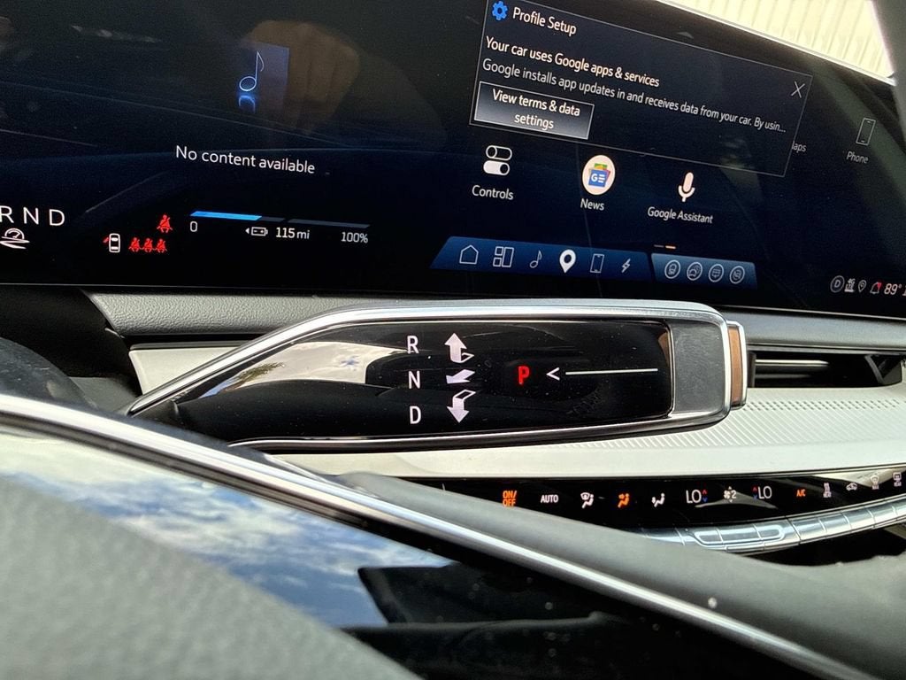 2025 Cadillac OPTIQ Luxury 2