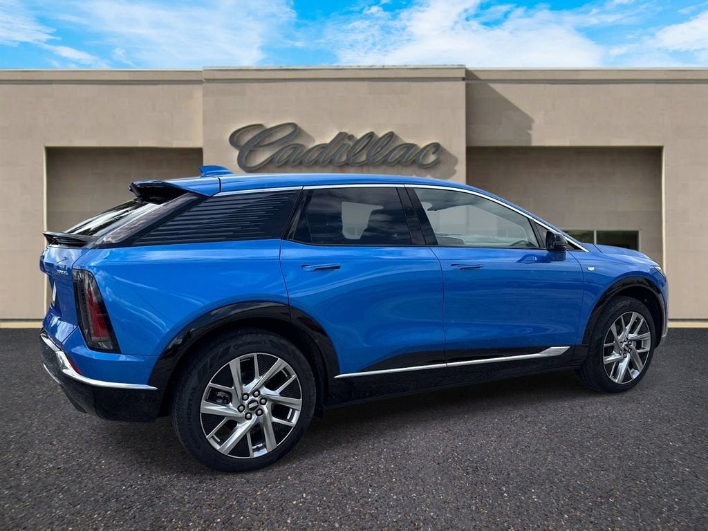 2025 Cadillac OPTIQ Luxury 2