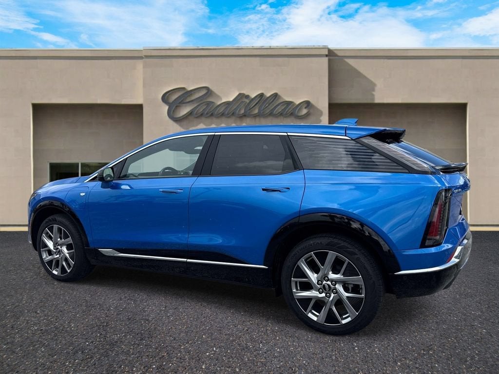 2025 Cadillac OPTIQ Luxury 2