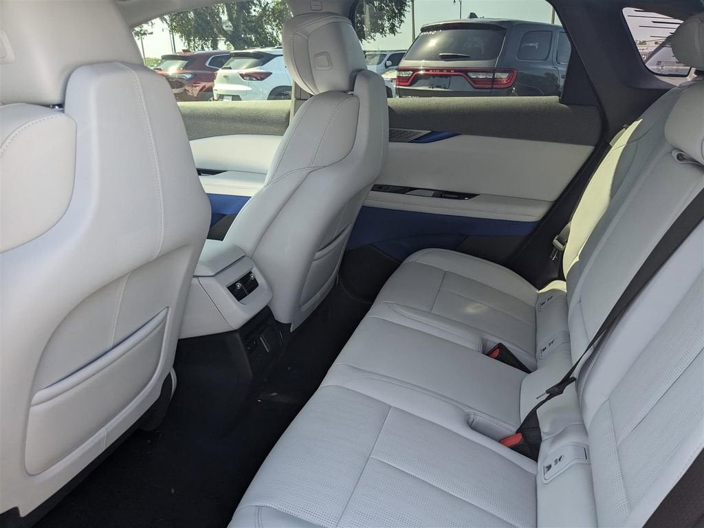 2025 Cadillac OPTIQ Luxury 2