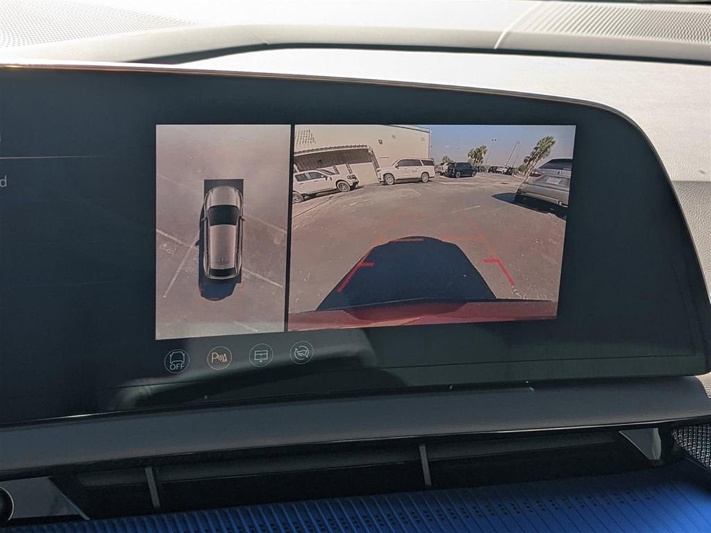 2025 Cadillac OPTIQ Luxury 2