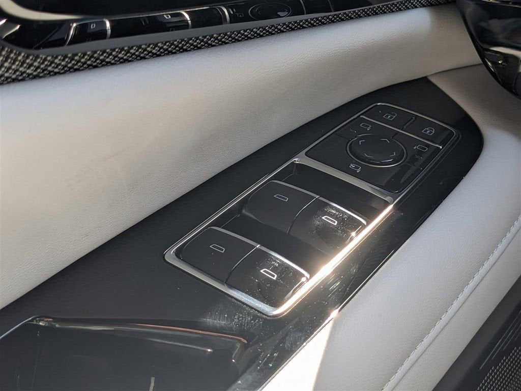 2025 Cadillac OPTIQ Luxury 2