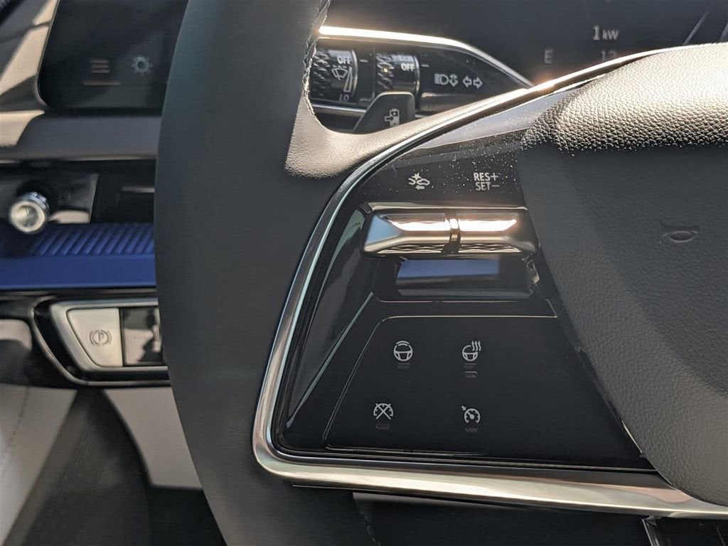 2025 Cadillac OPTIQ Luxury 2