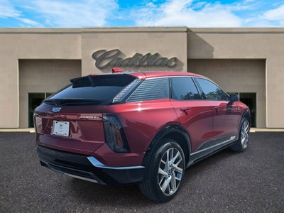 2025 Cadillac OPTIQ Luxury 2