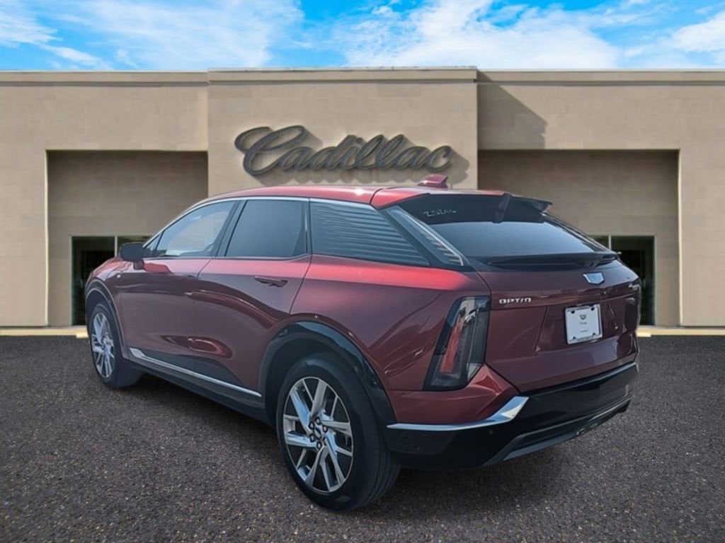 2025 Cadillac OPTIQ Luxury 2