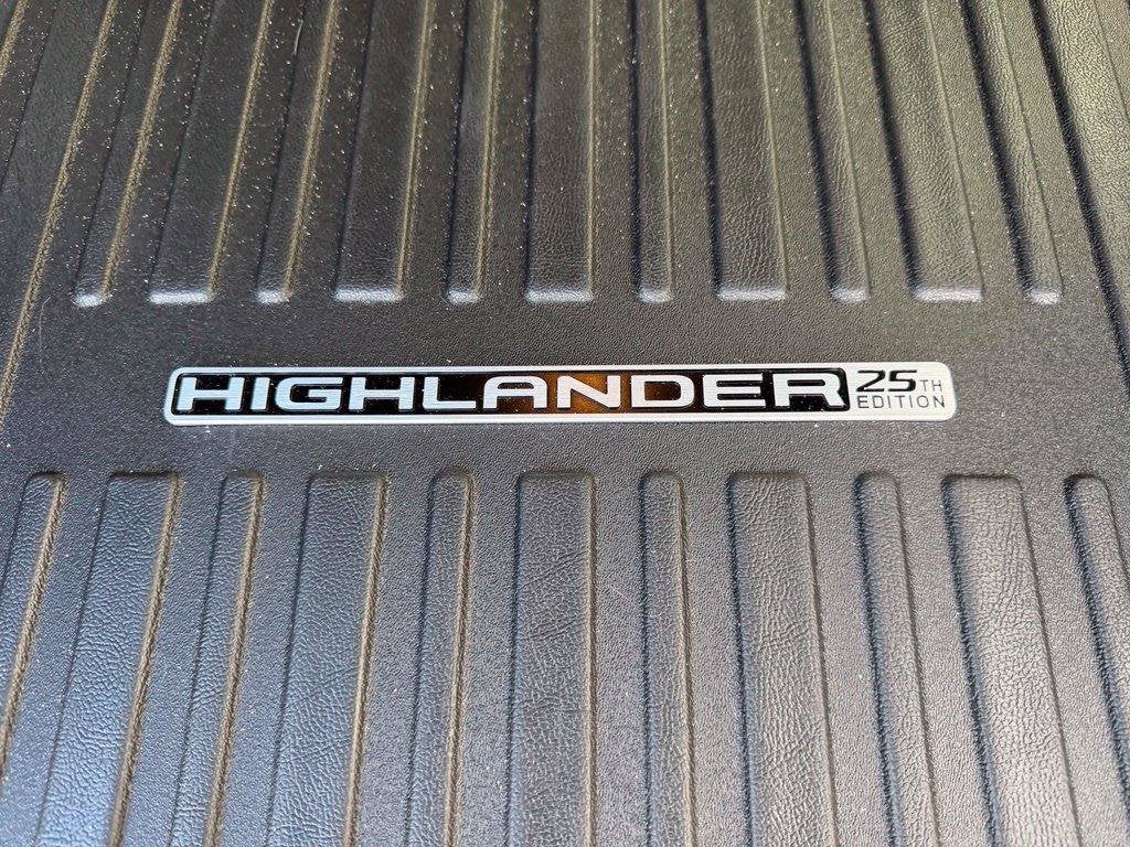 2025 Toyota Highlander Hybrid XLE