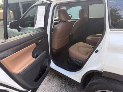 2025 Toyota Highlander Hybrid XLE