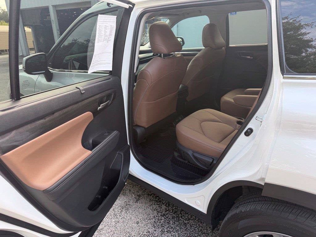 2025 Toyota Highlander Hybrid XLE