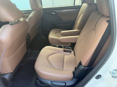 2025 Toyota Highlander Hybrid XLE