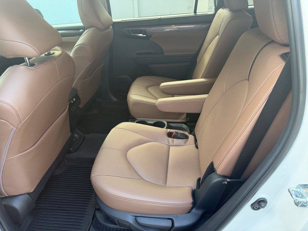 2025 Toyota Highlander Hybrid XLE
