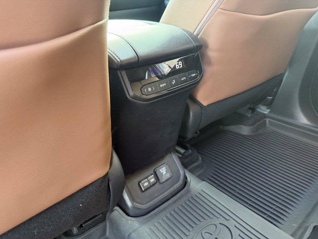 2025 Toyota Highlander Hybrid XLE