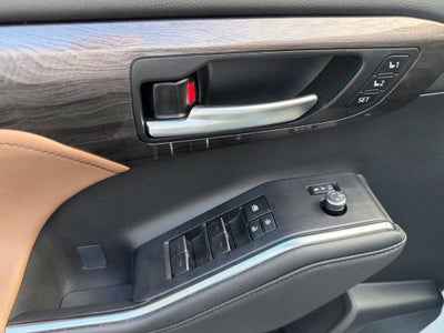 2025 Toyota Highlander Hybrid XLE