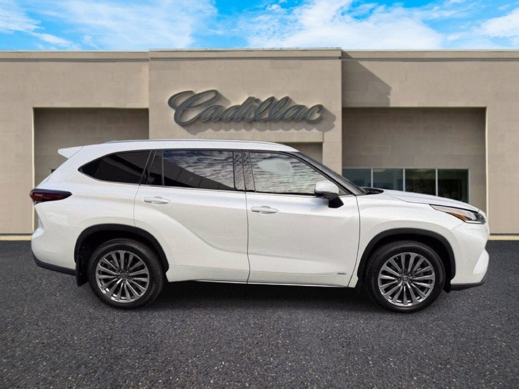 2025 Toyota Highlander Hybrid XLE