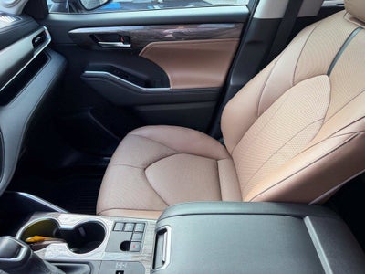 2025 Toyota Highlander Hybrid XLE