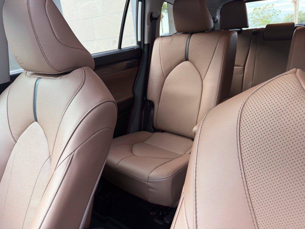 2025 Toyota Highlander Hybrid XLE