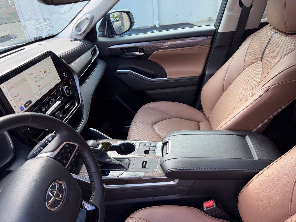 2025 Toyota Highlander Hybrid XLE