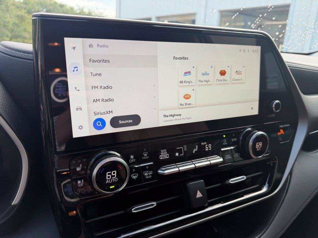 2025 Toyota Highlander Hybrid XLE