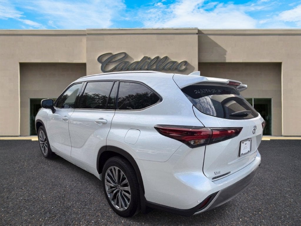 2025 Toyota Highlander Hybrid XLE