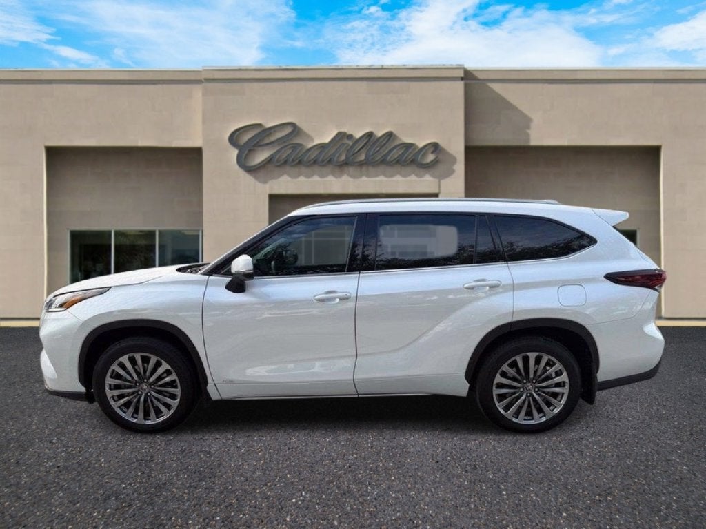 2025 Toyota Highlander Hybrid XLE