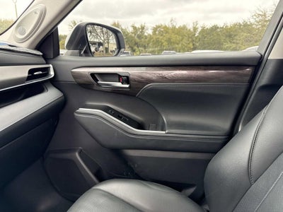 2023 Toyota Highlander Hybrid Limited