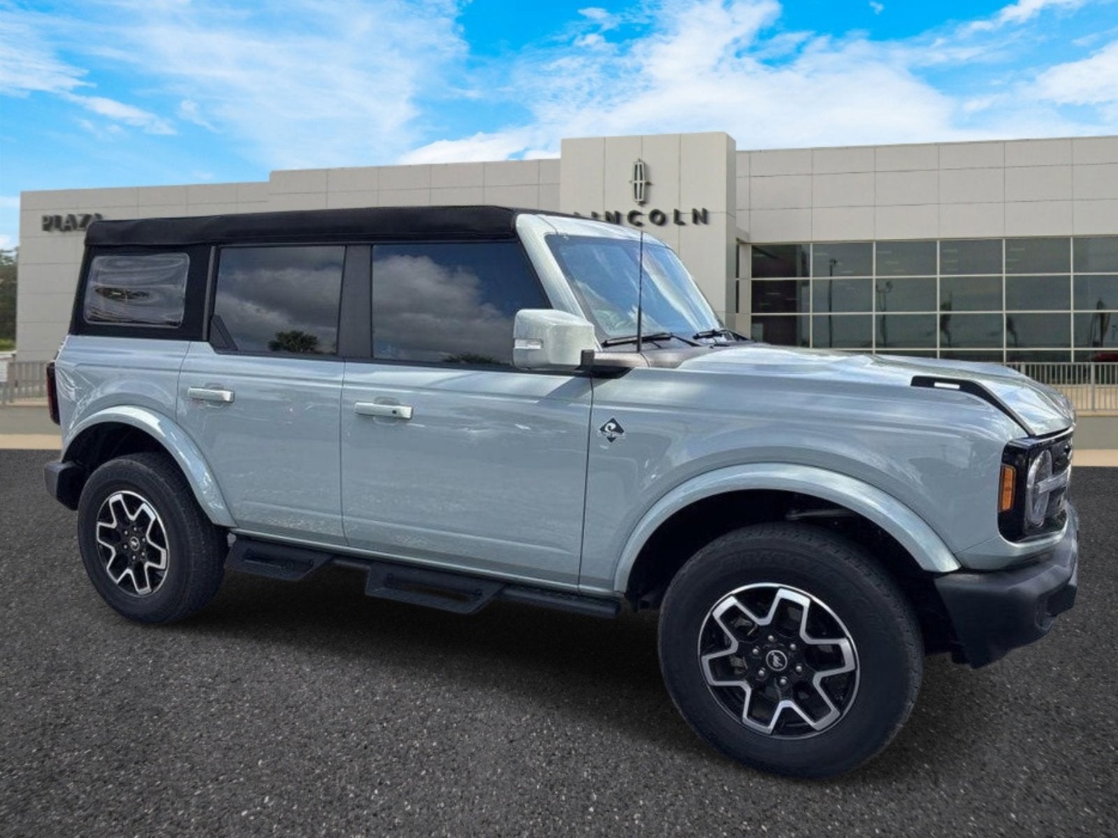 2023 Ford Bronco Base