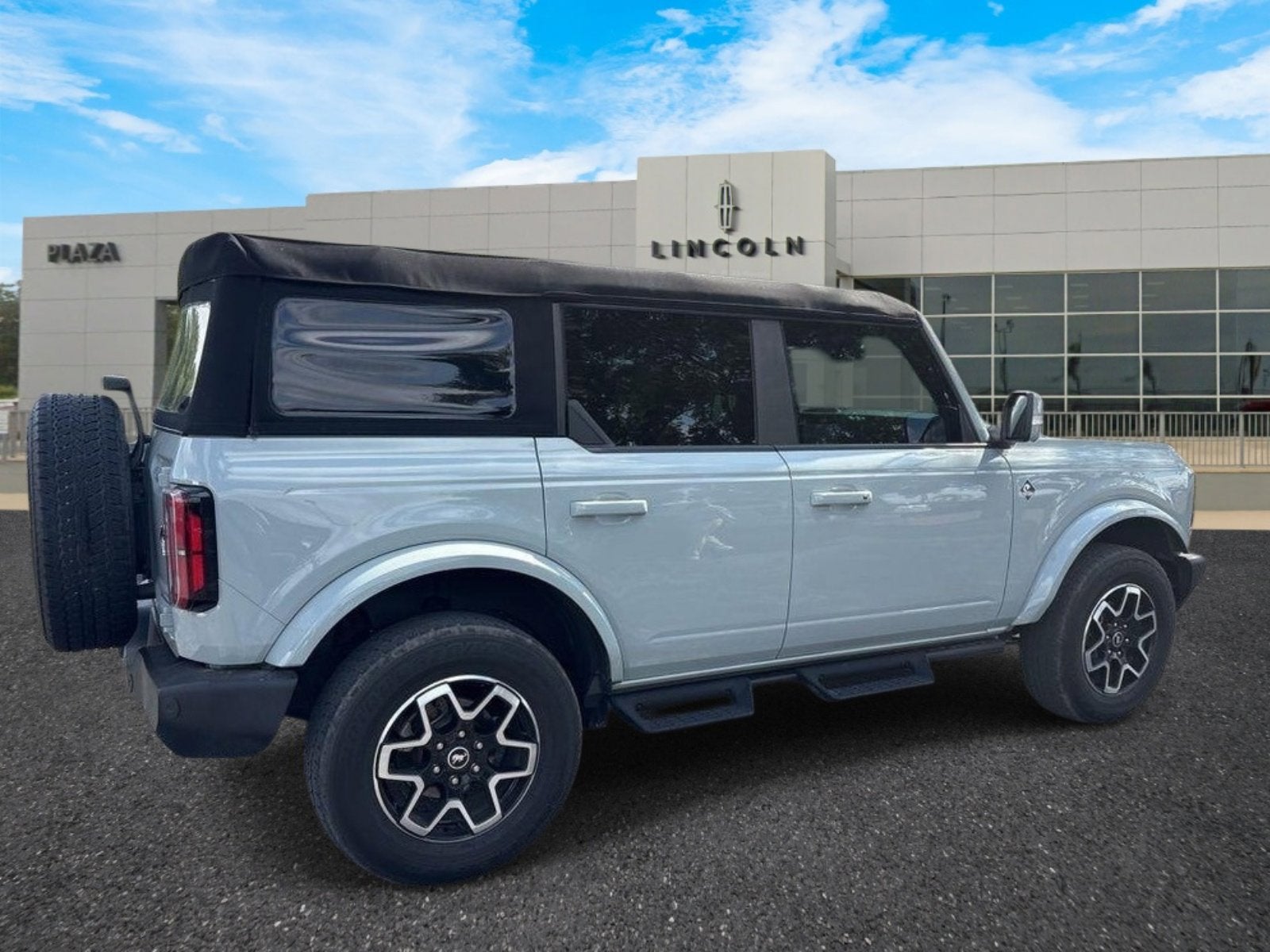 2023 Ford Bronco Base