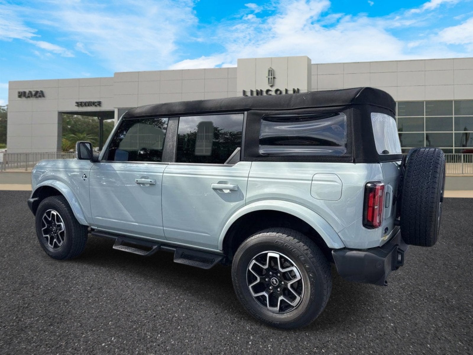 2023 Ford Bronco Base