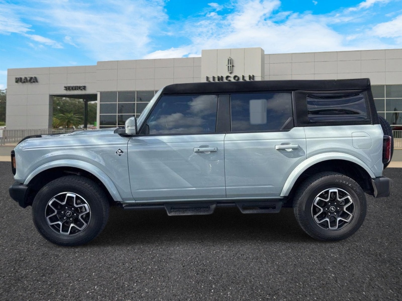 2023 Ford Bronco Base