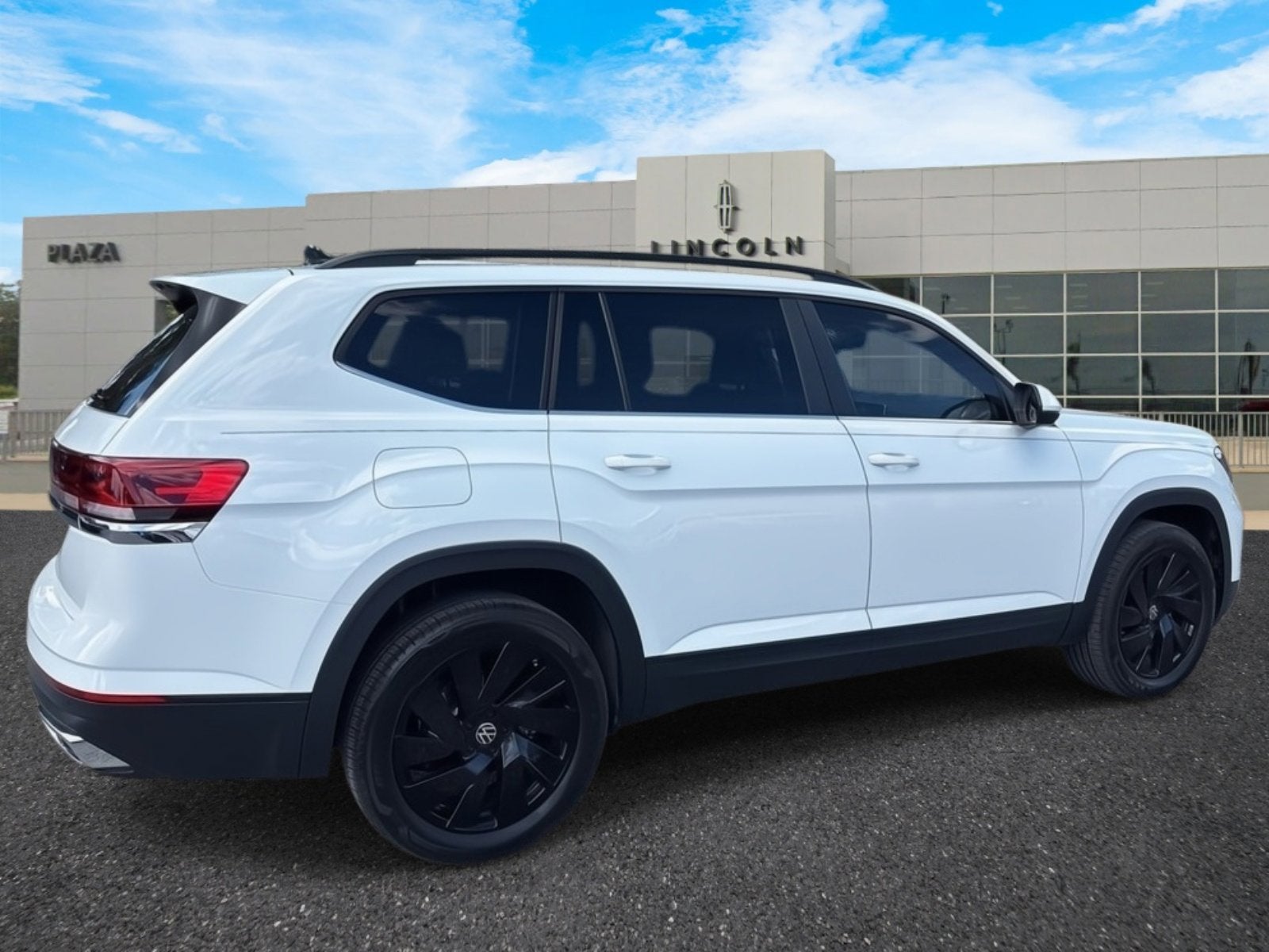 2025 Volkswagen Atlas 2.0T SE with Technology