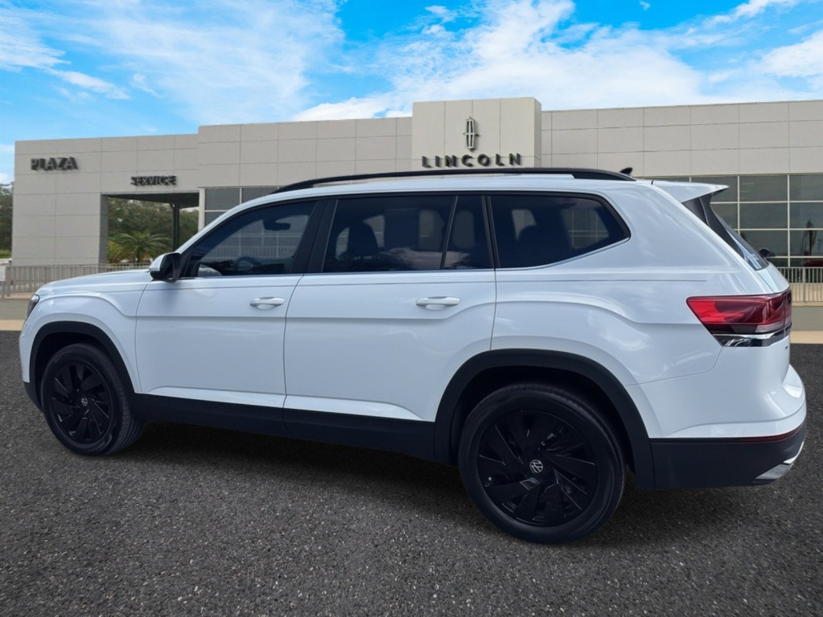 2025 Volkswagen Atlas 2.0T SE with Technology